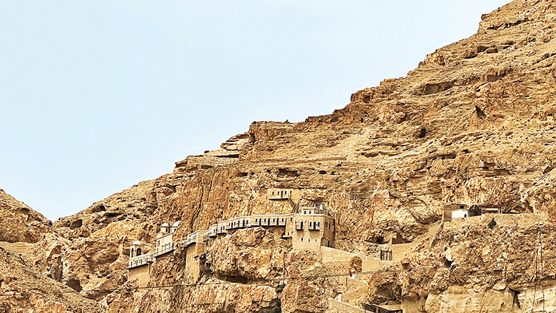 Núi Cám dỗ nổi tiếng ở thành phố Jericho.