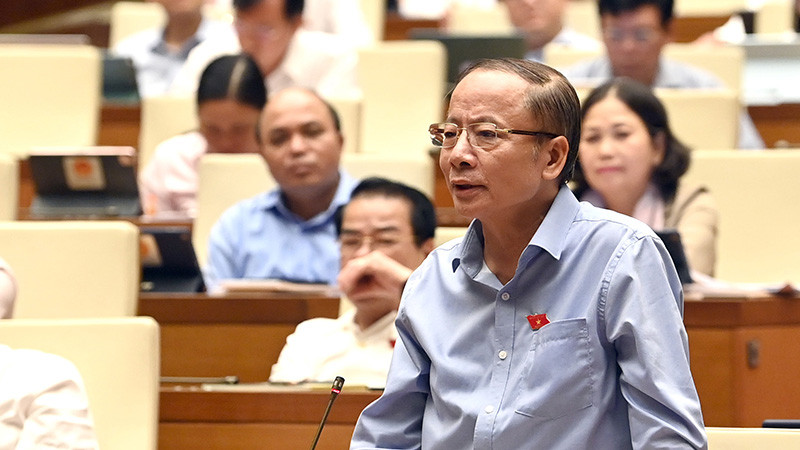 Đại biểu Quốc hội phát biểu ý kiến thảo luận Luật Kinh doanh bất động sản (sửa đổi) tại Kỳ họp thứ sáu, Quốc hội khóa XV. Ảnh | DUY LINH