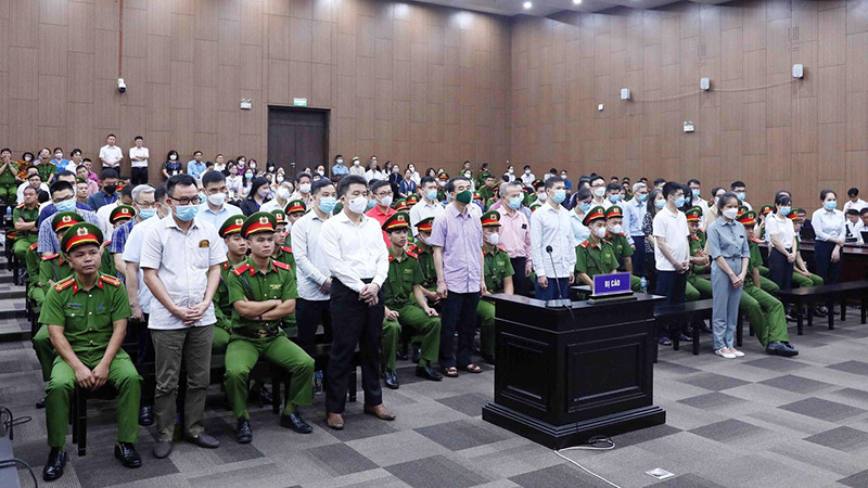 Các bị cáo tại phiên tòa xét xử sơ thẩm vụ “chuyến bay giải cứu”. Ảnh | PHẠM KIÊN