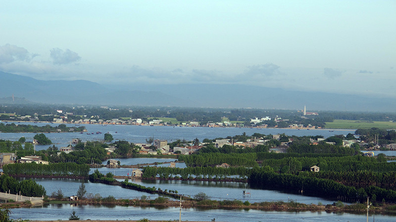 Một góc đầm Thị Nại, hạ nguồn sông Côn từng ghi huyền tích giải cứu công chúa Huyền Trân. 