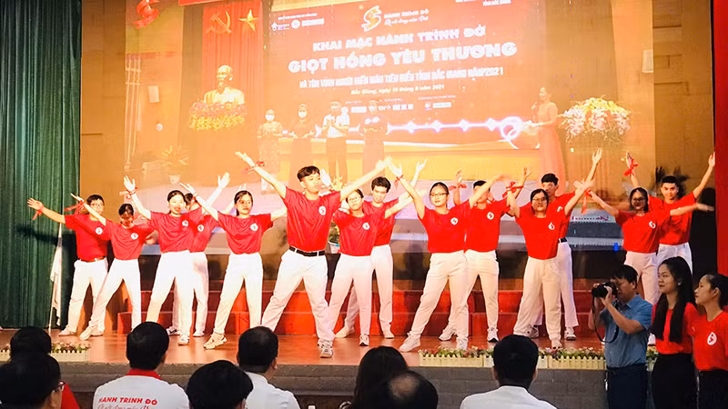 Ngày hội giọt hồng yêu thương ở Hà Tĩnh