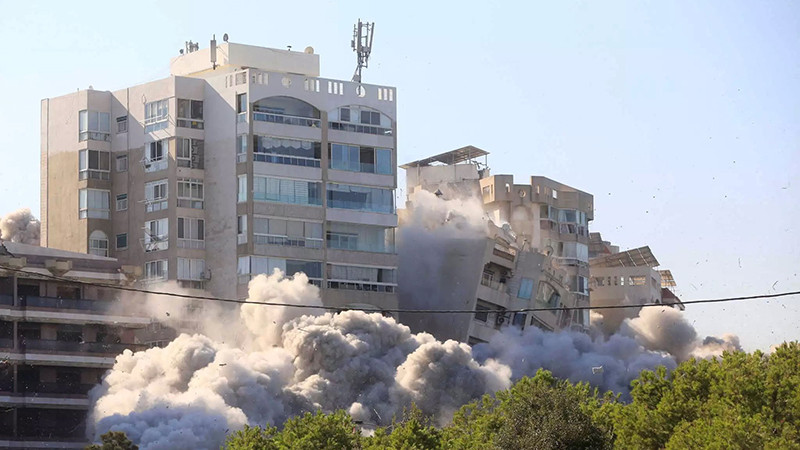 Khói bốc lên sau vụ không kích của Israel vào khu vực Tayouneh, Beirut, Lebanon ngày 15/11/2024. Ảnh | Reuters/Mohammed Yassin