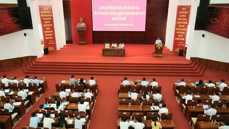 Quang cảnh buổi tiếp xúc, đối thoại.