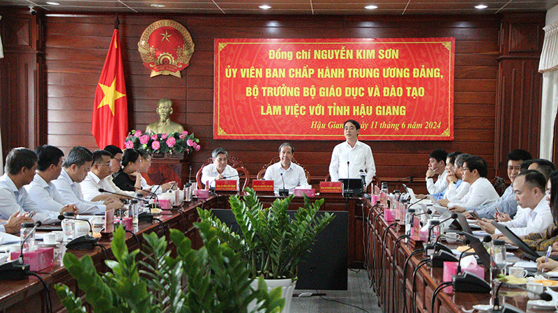 Quang cảnh buổi làm việc.