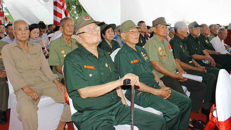 Các đại biểu dự buổi họp mặt