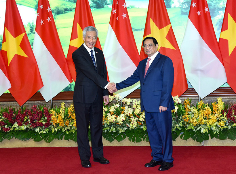 Thủ tướng Phạm Minh Chính và Thủ tướng Lý Hiển Long. (Ảnh: TRẦN HẢI)