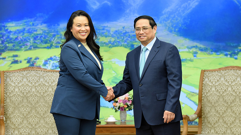 Thủ tướng Phạm Minh Chính đón bà Thị trưởng thành phố Oakland Sheng Thao.