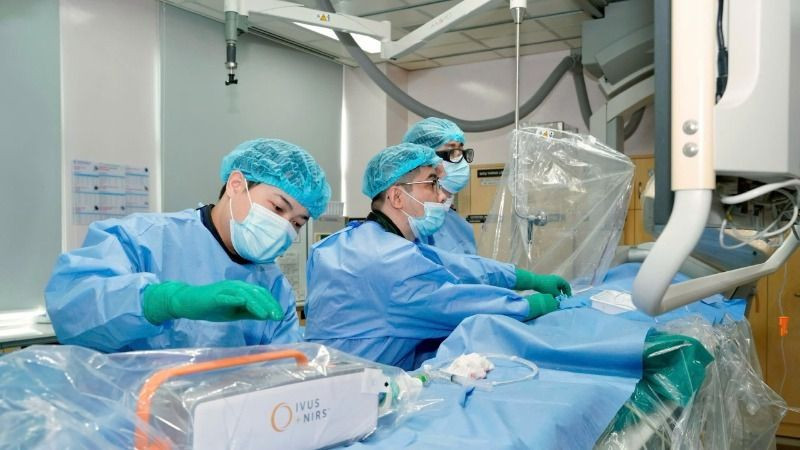 Áp dụng công nghệ mới NIRS-IVUS phân tích mảng xơ vữa ở người bệnh 46 tuổi.