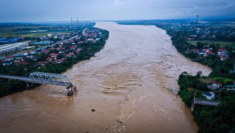 Sau khi cầu Phong Châu bị sập, Cục Đường bộ Việt Nam đã đề nghị đầu tư xây dựng cầu Phong Châu mới trên Quốc lộ 32C, tỉnh Phú Thọ bằng nguồn vốn ngân sách nhà nước.