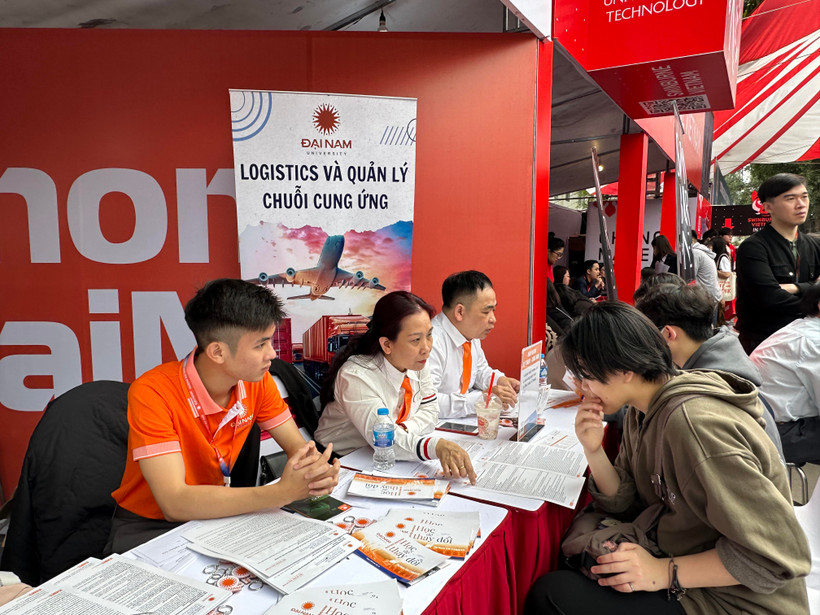 250 gian tư vấn trong Ngày hội tư vấn tuyển sinh-hướng nghiệp 2023