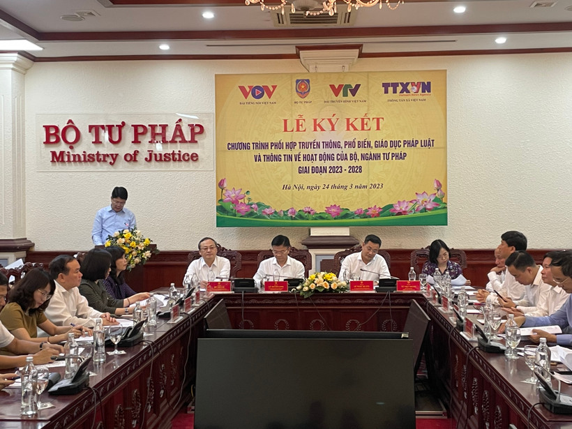 Quang cảnh lễ ký kết.