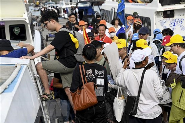 Khách du lịch tại Bali, Indonesia, ngày 25/1/2023. (Ảnh: AFP/TTXVN)