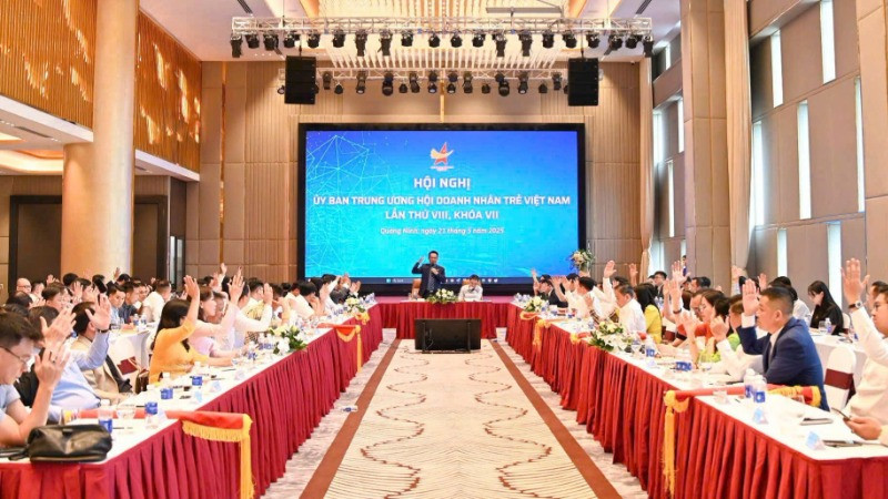 Các đại biểu tiến hành hiệp thương tại hội nghị. 