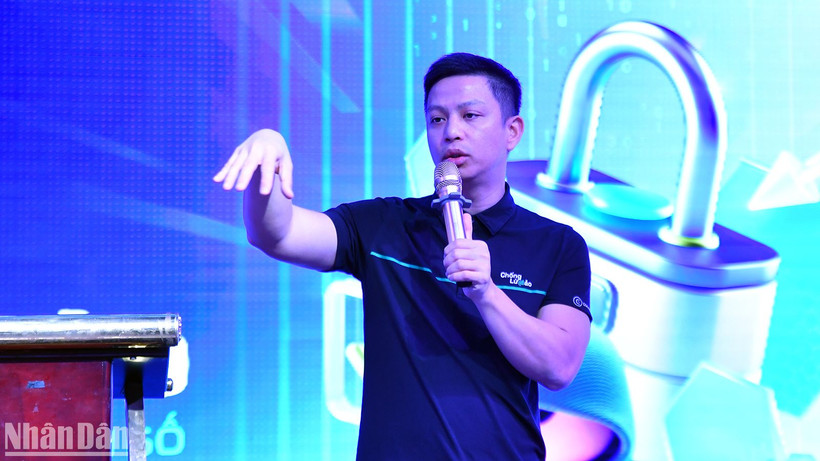 Chuyên gia an ninh mạng Ngô Minh Hiếu (Hiếu PC) chia sẻ các khuyến cáo hữu ích tại chương trình.