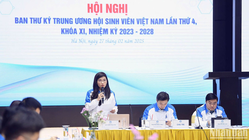 Phó Chủ tịch Thường trực Hội Sinh viên Việt Nam Hồ Hồng Nguyên điều hành Hội nghị.