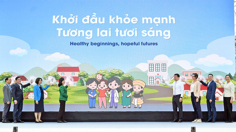 Đại diện lãnh đạo Bộ Y tế, Trung ương Đoàn và các đơn vị liên quan thực hiện nghi thức hưởng ứng Ngày Sức khỏe thế giới năm 2025.