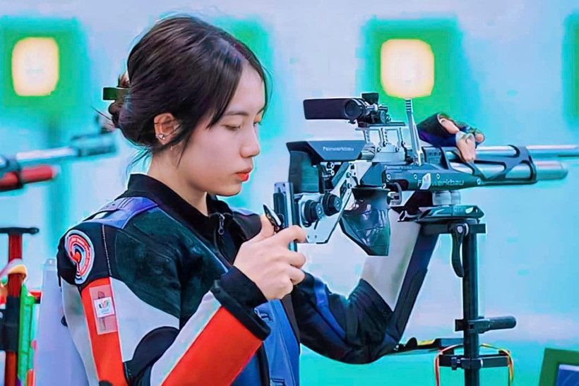 Nữ xạ thủ Lê Thị Mộng Tuyền tại Giải vô địch bắn súng châu Á 2024. 