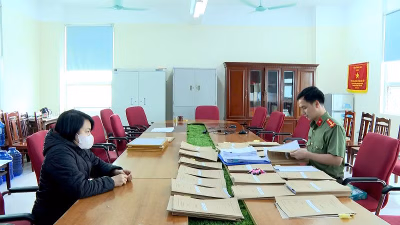 Công an tỉnh Hưng Yên làm việc với đối tượng Hoàng Thị Hải Yến.