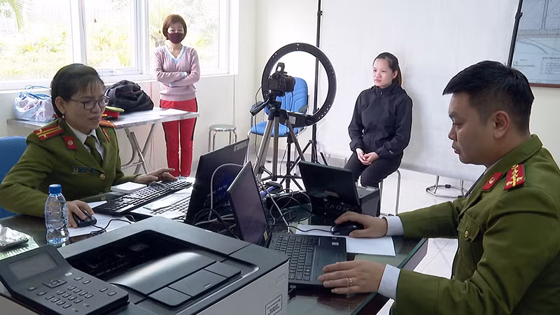 Công an tỉnh Thái Bình đẩy nhanh tiến độ phủ sóng căn cước công dân gắn chip và định danh điện tử.