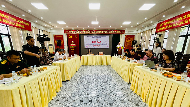 Toàn cảnh buổi họp báo.