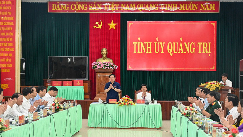 Chủ tịch Quốc hội Vương Đình Huệ chủ trì buổi làm việc với Ban Thường vụ Tỉnh ủy Quảng Trị. (Ảnh: DUY LINH)