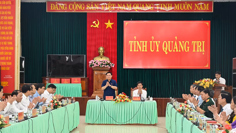 Chủ tịch Quốc hội Vương Đình Huệ chủ trì buổi làm việc với Ban Thường vụ Tỉnh ủy Quảng Trị. (Ảnh: DUY LINH)