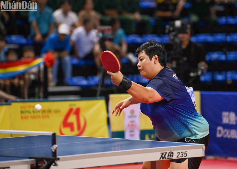 Mai Hoàng Mỹ Trang bình tĩnh trong từng đường bóng. (Ảnh: DUY LINH)