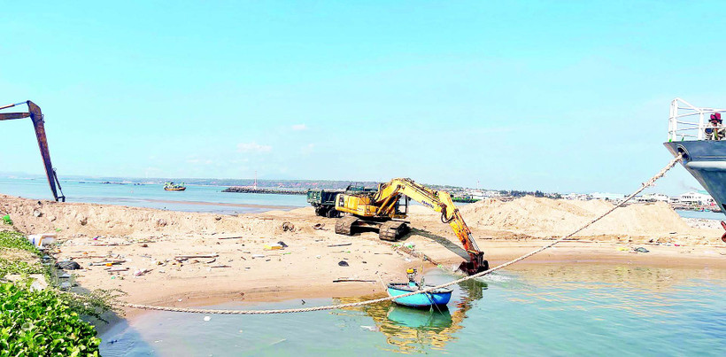 Khu vực cửa biển Cảng Phan Thiết bị bồi lấp