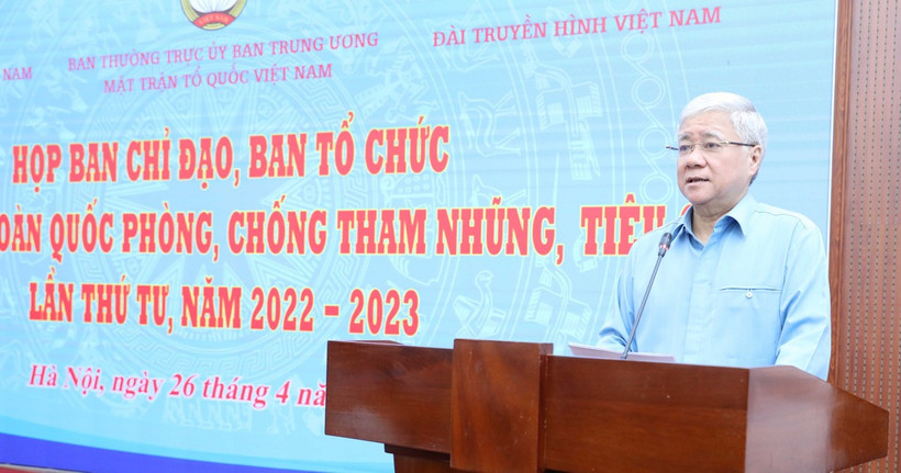 Chủ tịch Ủy ban Trung ương Mặt trận Tổ quốc Việt Nam Đỗ Văn Chiến phát biểu tại cuộc họp.
