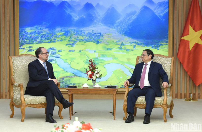 Thủ tướng Phạm Minh Chính tiếp Bộ trưởng Ngoại giao Cộng hòa Áo Alexander Schallenberg. (Ảnh: TRẦN HẢI)