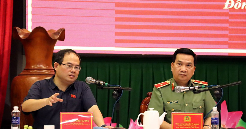 Đồng chí Quản Minh Cường, Phó Bí thư Tỉnh ủy, Trưởng Đoàn đại biểu Quốc hội tỉnh Đồng Nai phát biểu tại hội thảo. 