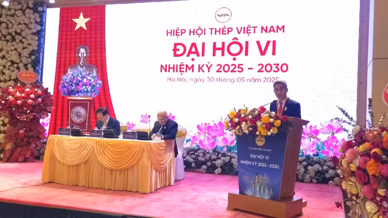 Ông Nghiêm Xuân Đa tiếp tục được tín nhiệm bầu làm Chủ tịch Hiệp hội thép Việt Nam. (Ảnh: MINH DŨNG)