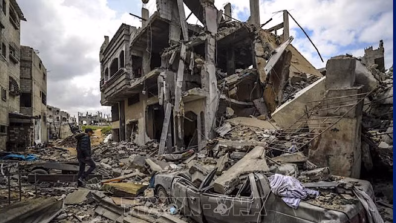 Tòa nhà bị phá hủy sau cuộc oanh kích của Israel xuống thị trấn Beit Lahia, phía bắc Dải Gaza ngày 20/3/2025. (Ảnh: THX/TTXVN)