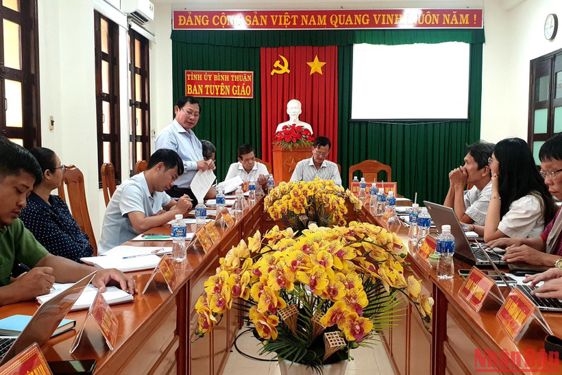 Quang cảnh buổi họp. 
