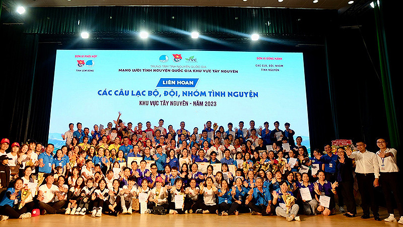 Các thủ lĩnh tình nguyện hội quân tại Liên hoan.