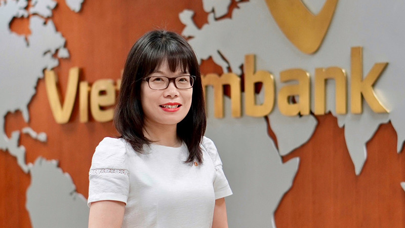 Bà Đoàn Hồng Nhung, Phó Giám đốc Khối bán lẻ Vietcombank.