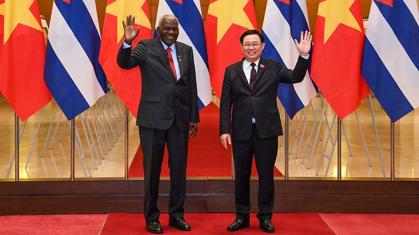 Chủ tịch Quốc hội Vương Đình Huệ và Chủ tịch Quốc hội Cuba Esteban Lazo Hernandez. (Ảnh: DUY LINH)