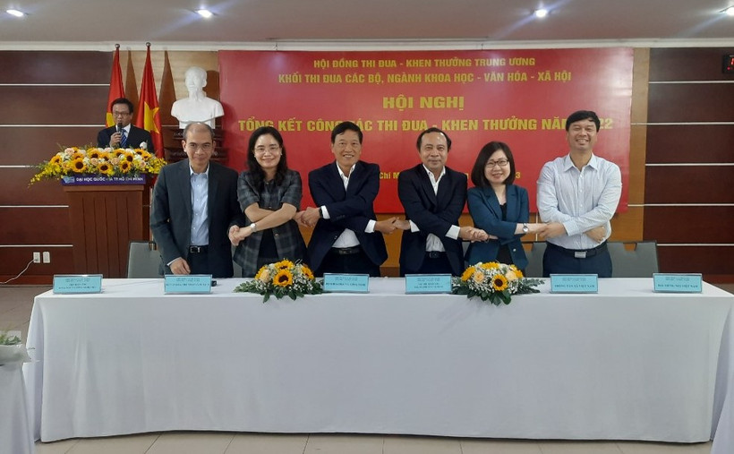 Các đơn vị Khối thi đua các bộ, ngành khoa học-văn hóa-xã hội ký kết giao ước thi đua năm 2023.