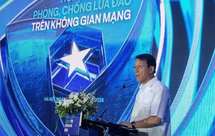 Thượng tướng Lương Tam Quang, Ủy viên Trung ương Đảng, Thứ trưởng Bộ Công an, Chủ tịch Hiệp hội An ninh mạng Quốc gia, phát biểu khai mạc và chỉ đạo Hội thảo.