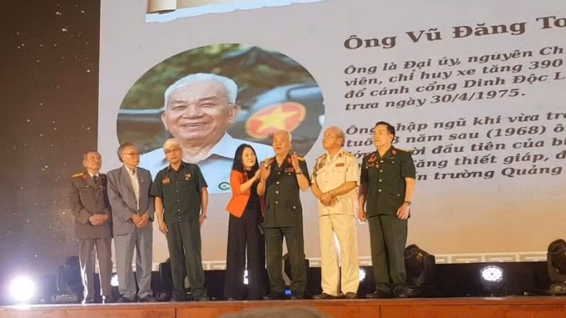 Các nhân chứng lịch sử có mặt tại Dinh Độc Lập trưa 30/4/1975.