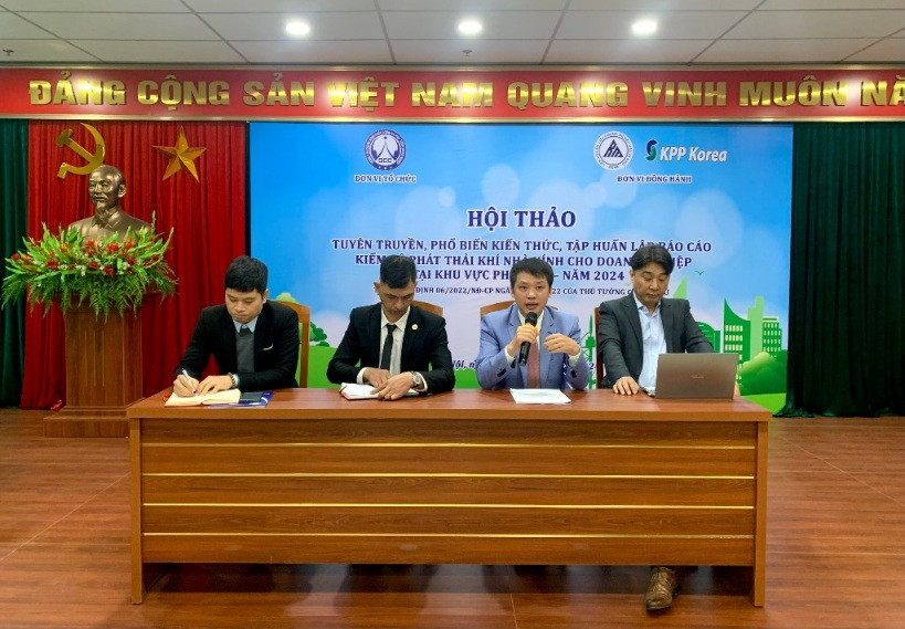 Các chuyên gia giải đáp các vấn đề được doanh nghiệp đưa ra tại hội thảo.