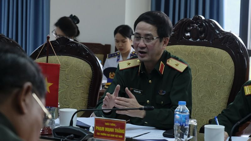 Thiếu tướng Phạm Mạnh Thắng, Cục trưởng Cục Gìn giữ hòa bình Việt Nam, tiếp Đoàn Quốc phòng Lào.