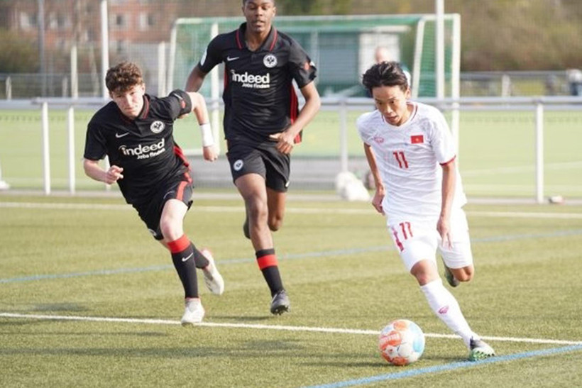 Đội tuyển U17 Việt Nam trong trận đá giao hữu với U16 Eintracht Frankfurt hồi tháng 4/2022. (Ảnh: VFF)