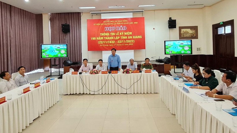 Quang cảnh họp báo.