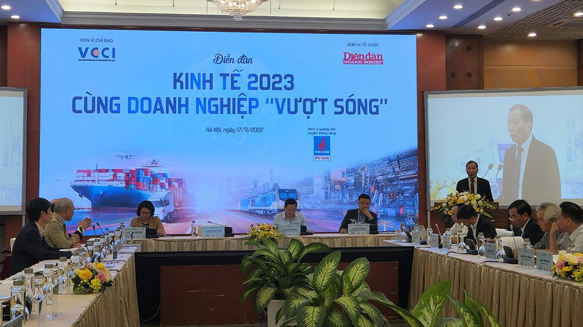 Dù bức tranh kinh tế có nhiều khởi sắc, song vẫn có hàng chục nghìn doanh nghiệp Việt Nam đang gặp khó khăn trước những biến động của thị trường. (Ảnh: TỐ HÂN)