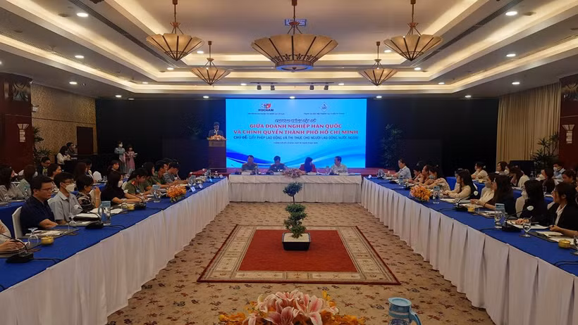 Quang cảnh chương trình gặp gỡ giữa KOCHAM và chính quyền Thành phố Hồ Chí Minh. 