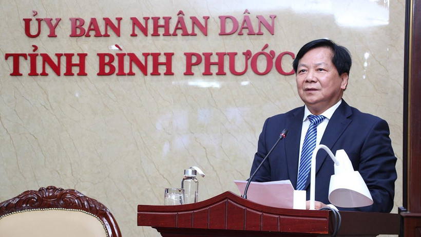 Phó Chủ tịch Ủy ban nhân dân tỉnh Bình Phước Trần Văn Mi phát biểu ý kiến tại hội nghị.