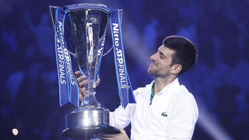 Nole ẵm cúp vô địch ATP Finals 2022. (Ảnh: Reuters)