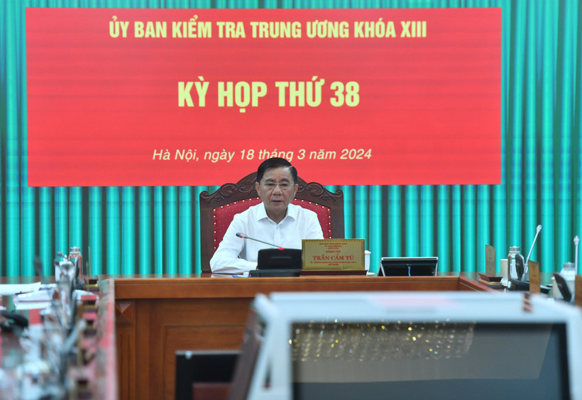 Đồng chí Trần Cẩm Tú, Ủy viên Bộ Chính trị, Bí thư Trung ương Đảng, Chủ nhiệm Ủy ban Kiểm tra Trung ương chủ trì Kỳ họp thứ 38 của Ủy ban Kiểm tra Trung ương Đảng. (Ảnh: ĐĂNG KHOA)