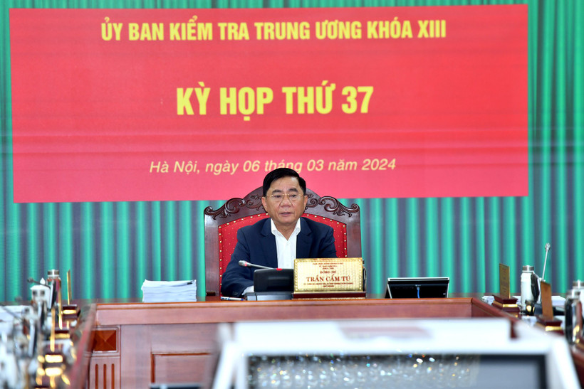 Đồng chí Trần Cẩm Tú, Ủy viên Bộ Chính trị, Bí thư Trung ương Đảng, Chủ nhiệm Ủy ban Kiểm tra Trung ương chủ trì kỳ họp thứ 37. Ảnh: ĐĂNG KHOA